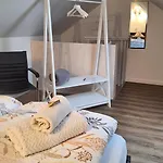 Auszeit2 - Stilvolle Dachwohnung Mit Parkplatz - Zentrumsnah شقة *