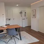 Auszeit2 - Stilvolle Dachwohnung Mit Parkplatz - Zentrumsnah * إرفورت