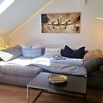 Auszeit2 - Stilvolle Dachwohnung Mit Parkplatz - Zentrumsnah