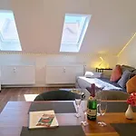 Auszeit2 - Stilvolle Dachwohnung Mit Parkplatz - Zentrumsnah Appartement