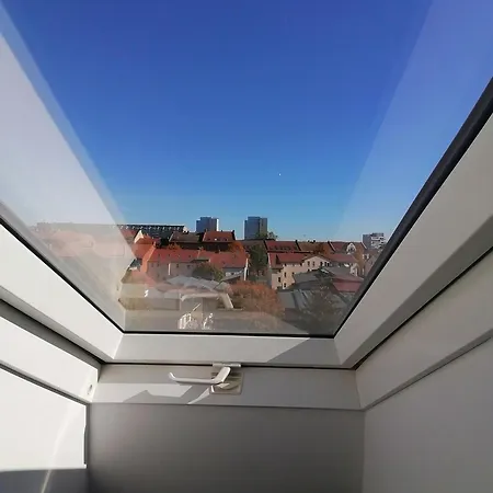 Auszeit2 - Stilvolle Dachwohnung Mit Parkplatz - Zentrumsnah Διαμέρισμα *