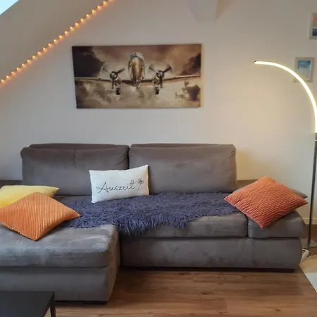 Auszeit2 - Stilvolle Dachwohnung Mit Parkplatz - Zentrumsnah شقة *