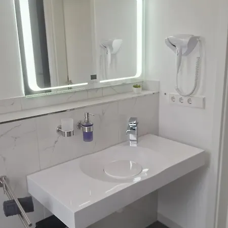 Auszeit2 - Stilvolle Dachwohnung Mit Parkplatz - Zentrumsnah