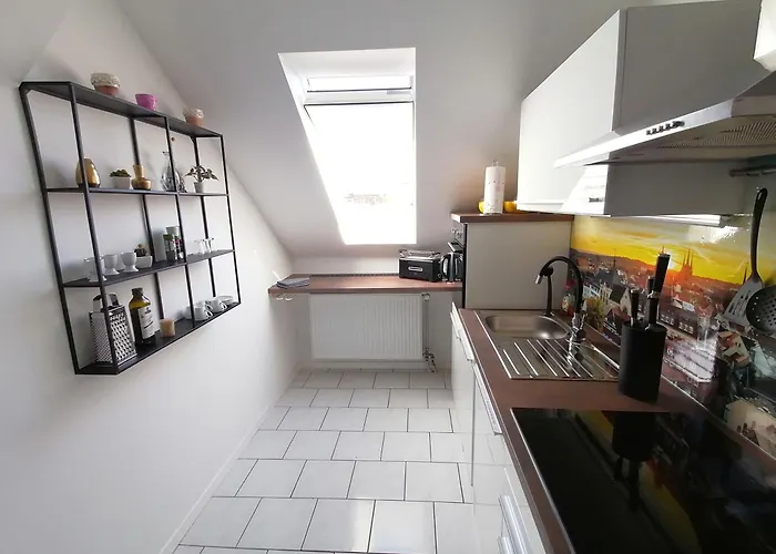 Auszeit2 - Stilvolle Dachwohnung Mit Parkplatz - Zentrumsnah * ארפורט