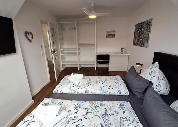 Auszeit2 - Stilvolle Dachwohnung Mit Parkplatz - Zentrumsnah * ארפורט