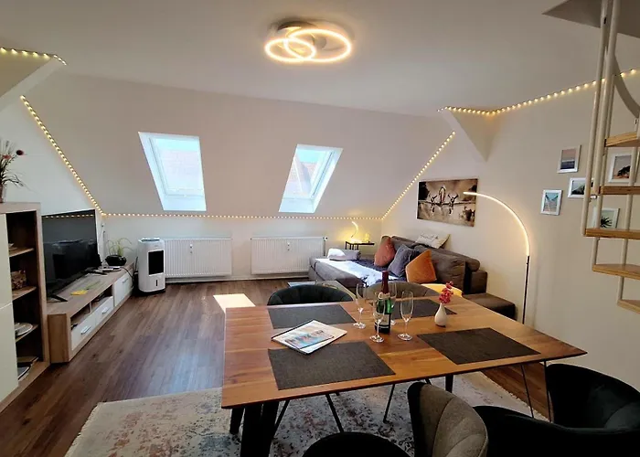 Auszeit2 - Stilvolle Dachwohnung Mit Parkplatz - Zentrumsnah ארפורט